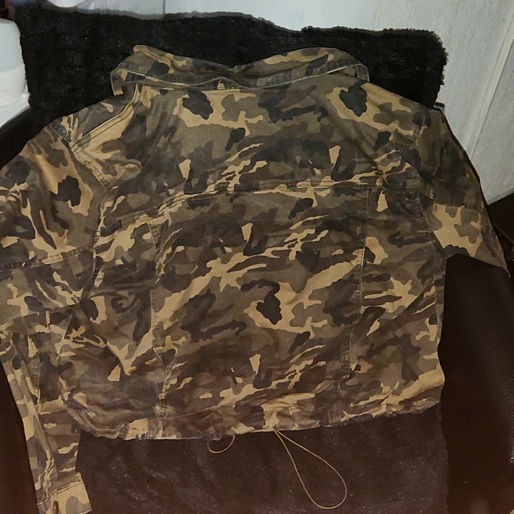 Crop Camo Jacket - Picture 7 of 7